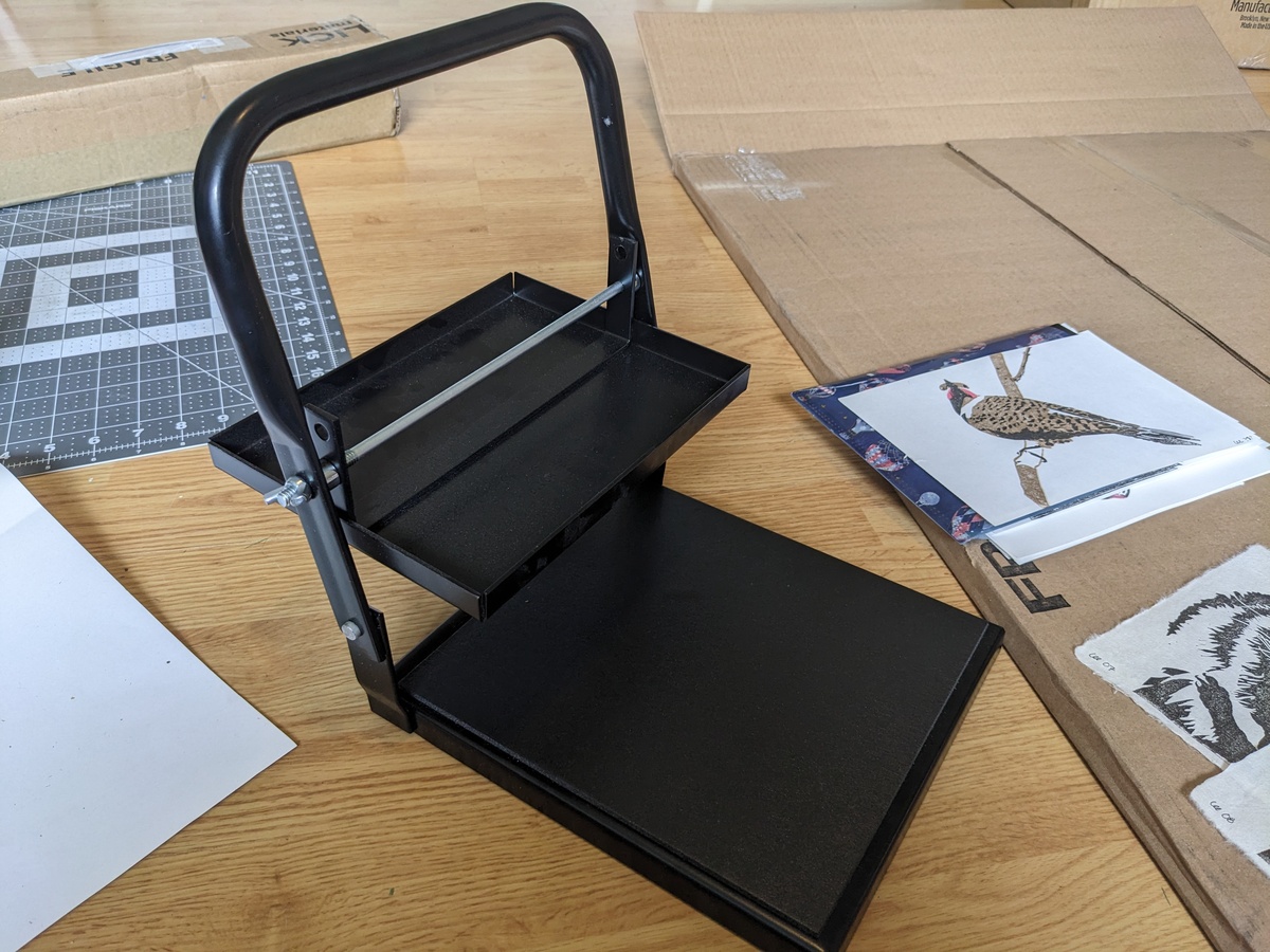 An open Speedball Model B printing press, which uses a lever handle to put even pressure on a 6 by 8 inch top plate.