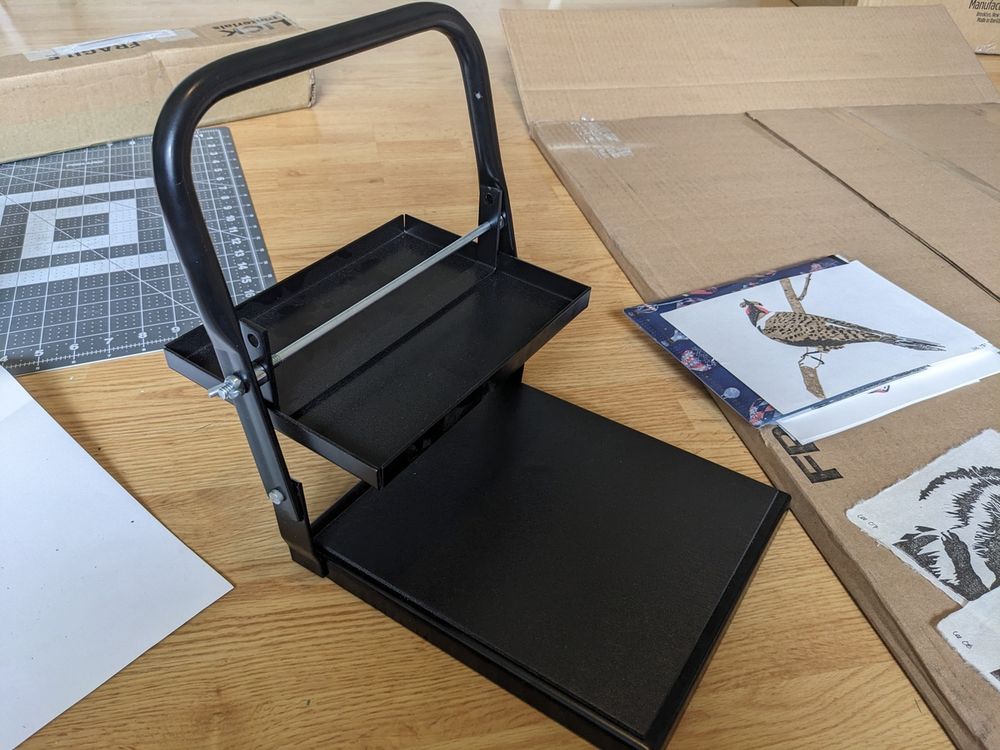 An open Speedball Model B printing press, which uses a lever handle to put even pressure on a 6 by 8 inch top plate.